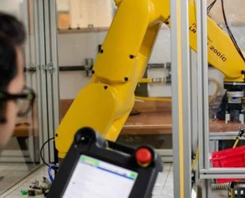 Robotero con control y robot Fanuc