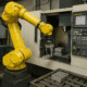 Brazo robótico Fanuc realizando un proceso automatizado